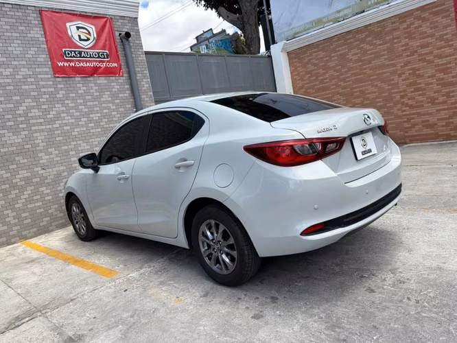 Mazda 2 de Agencia Modelo 2024