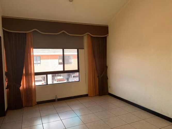 VENDO CASA DE ESQUINA EN PORTAL DE SAN ISIDRO 3 | 4 HAB | 4 PARQU | ZONA 16 HACIENDA REAL PV - Imagen 12