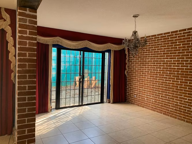VENDO CASA DE ESQUINA EN PORTAL DE SAN ISIDRO 3 | 4 HAB | 4 PARQU | ZONA 16 HACIENDA REAL PV - Imagen 4
