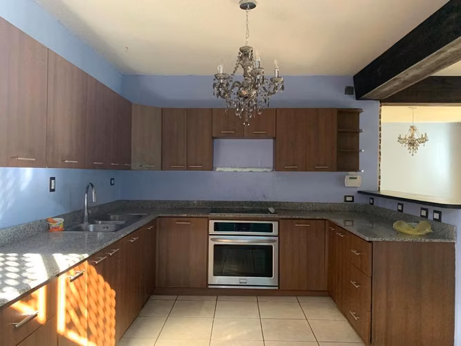 VENDO CASA DE ESQUINA EN PORTAL DE SAN ISIDRO 3 | 4 HAB | 4 PARQU | ZONA 16 HACIENDA REAL PV - Imagen 8