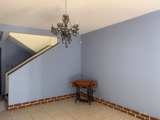 VENDO CASA DE ESQUINA EN PORTAL DE SAN ISIDRO 3 | 4 HAB | 4 PARQU | ZONA 16 HACIENDA REAL PV - Imagen 3