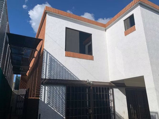 VENDO CASA DE ESQUINA EN PORTAL DE SAN ISIDRO 3 | 4 HAB | 4 PARQU | ZONA 16 HACIENDA REAL PV - Imagen 6