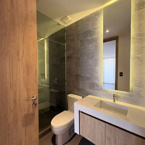 APARTAMENTO EN ALQUILER – EDIFICIO TORRE VERTIC, ZONA 14 | BALCON | HAB DE SERVICIO PV - Imagen 6