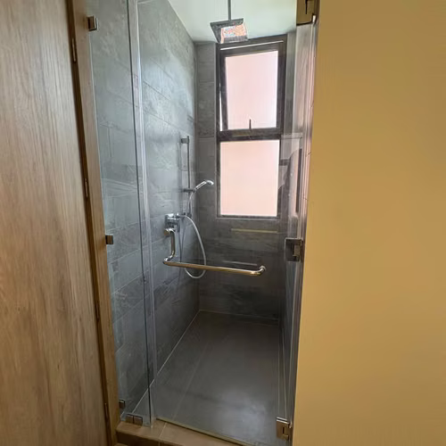 APARTAMENTO EN ALQUILER – EDIFICIO TORRE VERTIC, ZONA 14 | BALCON | HAB DE SERVICIO PV - Imagen 4