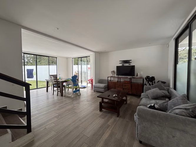 VENDO CASA EN KM 22.3 CAES PORTAL DEL BOSQUE 4 | 5 PARQUEOS PV - Imagen 2