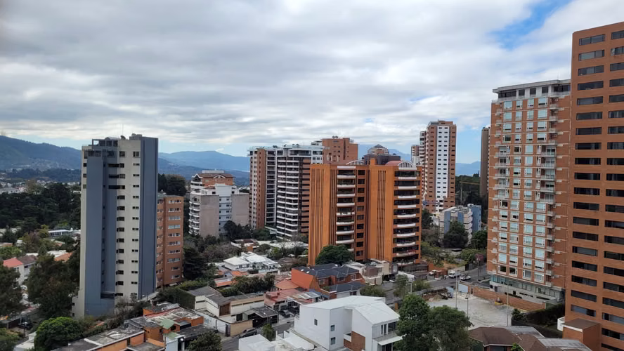 ALQUILO AMPLIO APARTAMENTO BELLAGIO Z14 NIVEL ALTO PV - Imagen 8