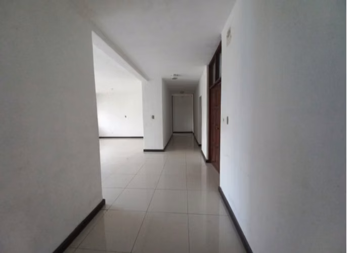 AMPLIA CASA EN RENTA IDEAL PARA OFICINAS, CLINICAS U ONG EN KM 8 CAES