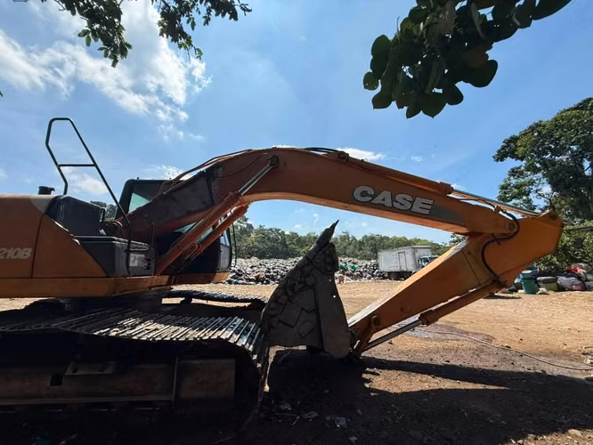 Excavadora case cx210B