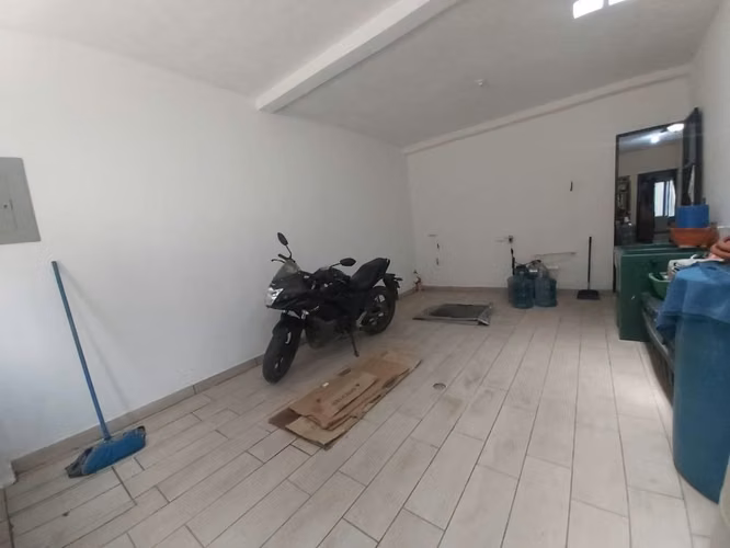 Alquilo Casa Grande dentro Residencial a 5 minutos para arriba de la Muni de San Lucas Sacatepéquez