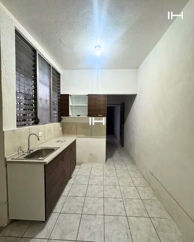 CASA EN RENTA EN ZONA 6  DE 2 NIVELES, FUERA DE GARITA - Imagen 11