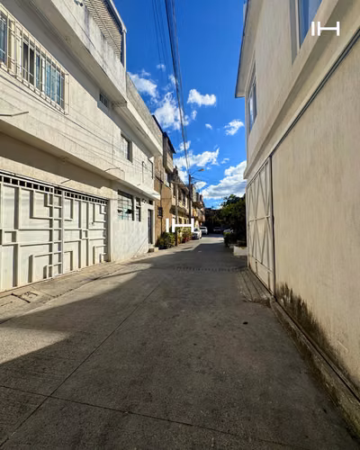 CASA EN RENTA EN ZONA 6  DE 2 NIVELES, FUERA DE GARITA - Imagen 5