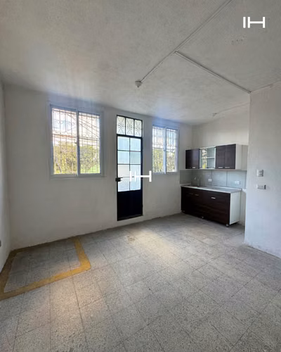 CASA EN RENTA EN ZONA 6  DE 2 NIVELES, FUERA DE GARITA - Imagen 6