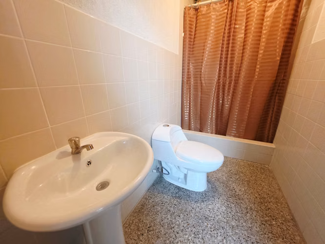 VENTA DE CASA EN PINARES DE SAN CRISTOBAL ZONA 8 de MIXCO