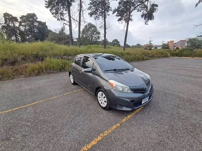 Toyota yaris le