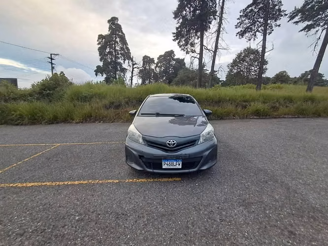 Toyota yaris le