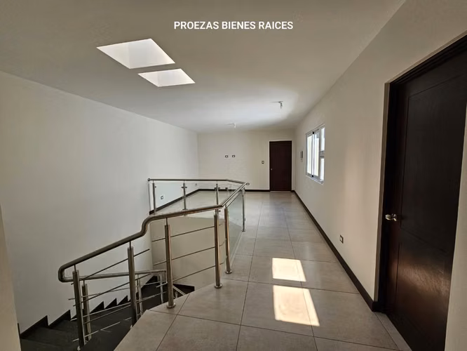 Ciudad San Cristobal, atras de burguer king, 2 casas para estrenar!