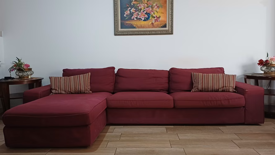 GANGA!! Sofá seccional con chaise longue en tela de color marrón/rojo. PRECIO NEGOCIABLE!