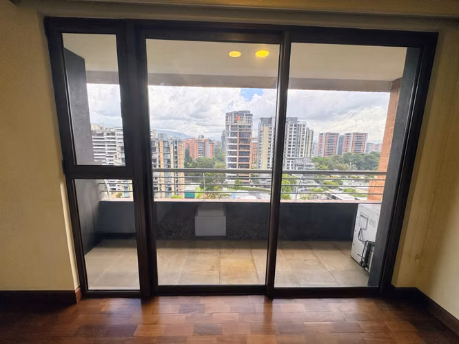 ESPECTACULAR APARTAMENTO AMUEBLADO EN RENTA ZONA 10