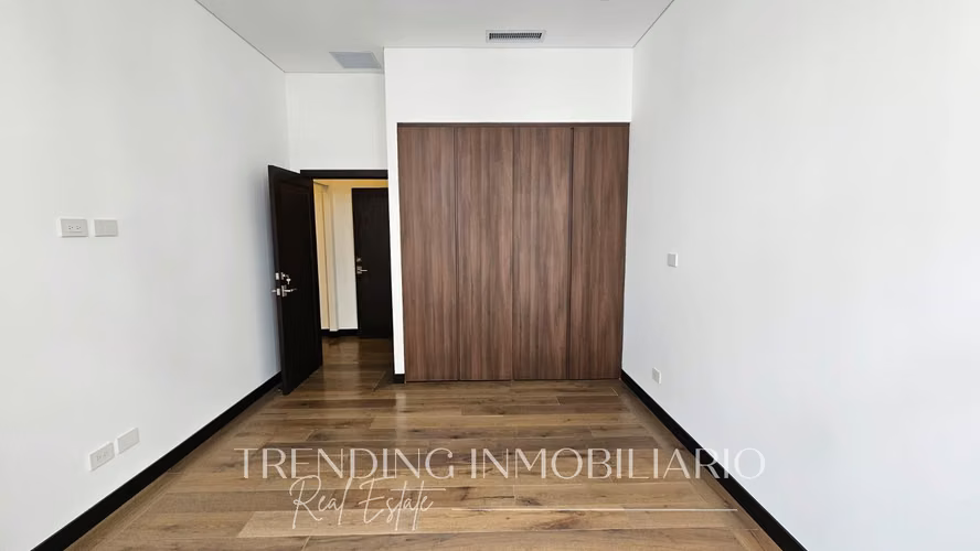 Apartamento en renta zona 16 edificio Olmos de Cayalá de 3 habitaciones + 2 parqueos