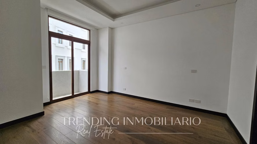 Apartamento en renta zona 16 edificio Olmos de Cayalá de 3 habitaciones + 2 parqueos