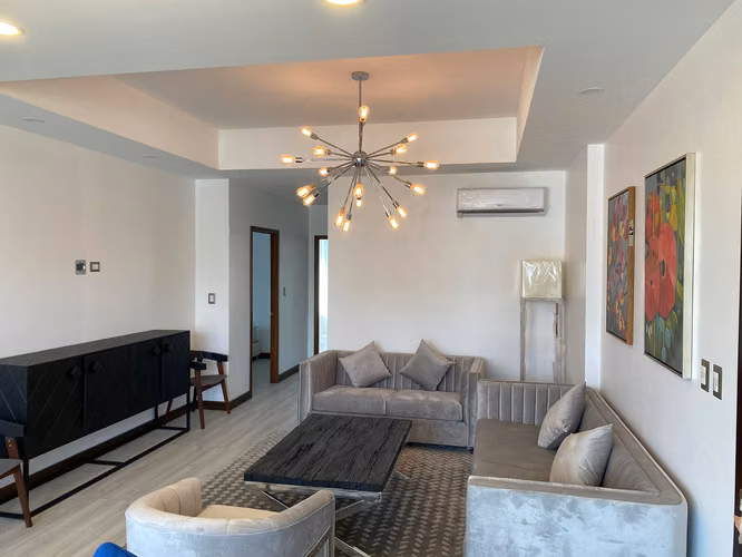 ALQUILO NUEVO APARTAMENTO GRANDE CON PRIVACIDAD DE SOLO UN VECINO EN ZONA 15.