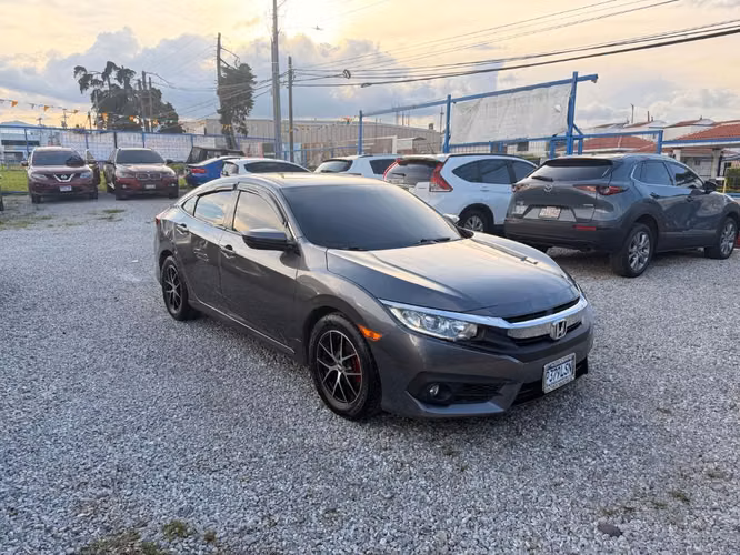 Honda Civic 2018 automático recién ingreso