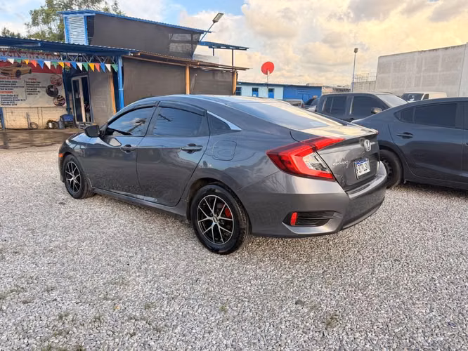Honda Civic 2018 automático recién ingreso
