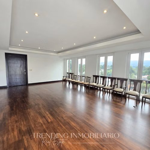Apartamento en renta zona 14 edificio 5 Avenida de 3 habitaciones + 3 parqueos - Imagen 2