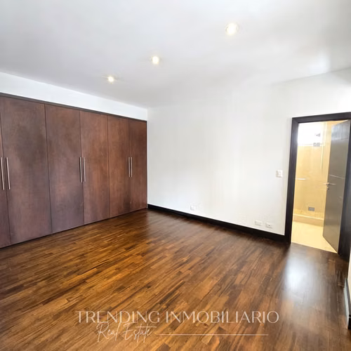 Apartamento en renta zona 14 edificio 5 Avenida de 3 habitaciones + 3 parqueos - Imagen 9