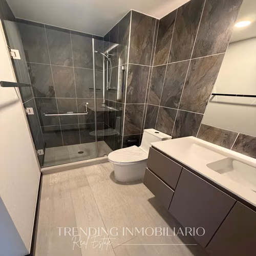Apartamento en renta zona 13 edificio Verdú de 1 habitación + 1 parqueo