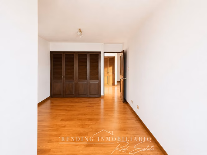 Apartamento en renta zona 14 edificio Cobella de una habitación + un parqueo