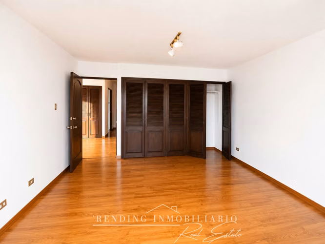 Apartamento en renta zona 14 edificio Cobella de una habitación + un parqueo