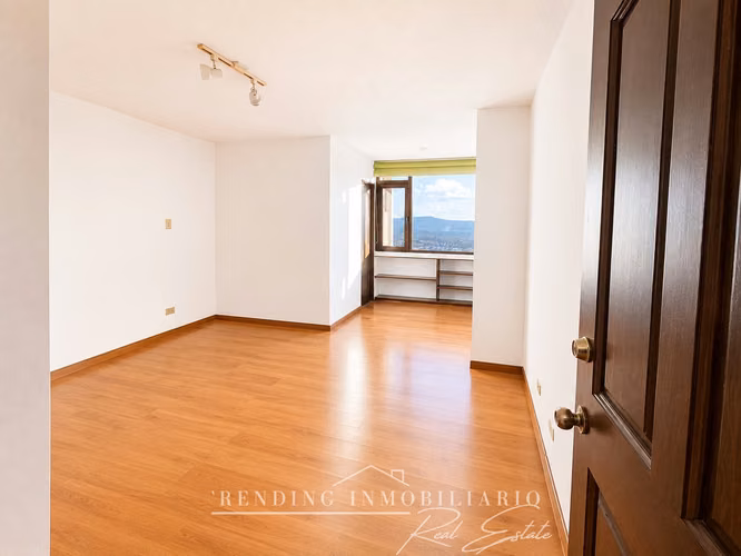 Apartamento en renta zona 14 edificio Cobella de una habitación + un parqueo