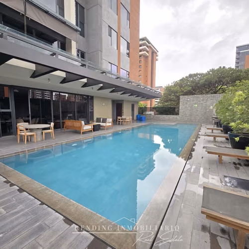 Apartamento en renta zona 14 edificio Santa Inés del Parque 2 habitaciones + 2 parqueos