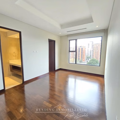 Apartamento en renta zona 14 edificio Santa Inés del Parque 2 habitaciones + 2 parqueos