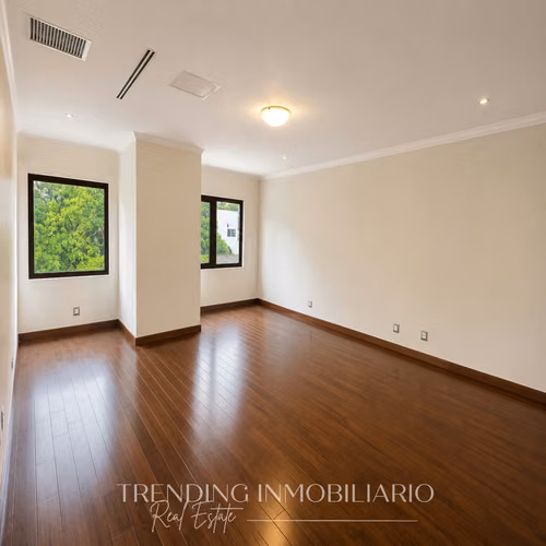 Apartamento en renta zona 14 edificio Tadeus de 2 habitaciones + 2 parqueos