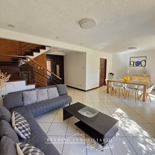 Casa en renta zona 16 Kanajuyú Alta Bosque de 3 habitaciones + 2 parqueos