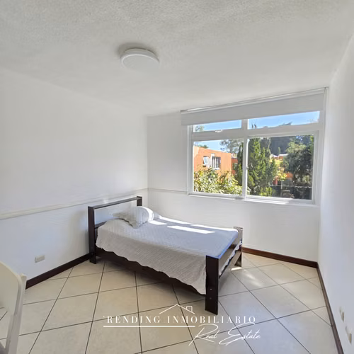Casa en renta zona 16 Kanajuyú Alta Bosque de 3 habitaciones + 2 parqueos