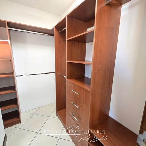 Casa en renta zona 16 Kanajuyú Alta Bosque de 3 habitaciones + 2 parqueos