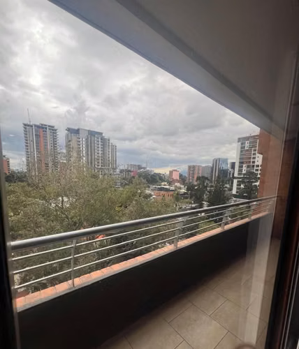ALQUILO AMPLIO APARTAMENTO EN Z10 SECTOR OAKLAND EDIFICIO SANTA MARÍA | BALCÓN Y TERRAZA PV