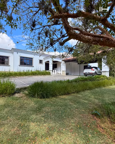 CASA EN RENTA DE UN NIVEL EN CAES KM 18 CON AMPLIO JARDÍN