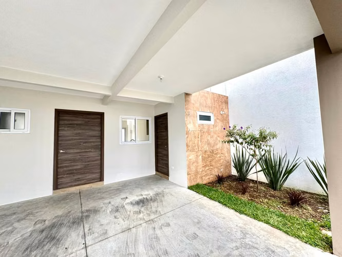 Vendo Casa para estrenar en Bosques de Santa Elena, camino a Santa Elena Barillas - Imagen 2
