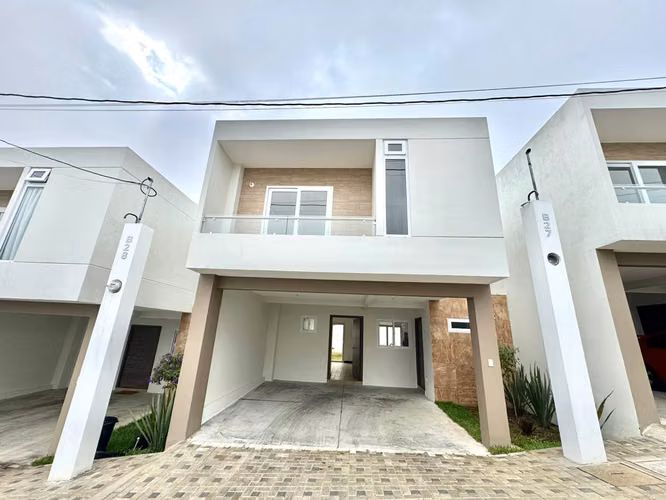 Vendo Casa para estrenar en Bosques de Santa Elena, camino a Santa Elena Barillas