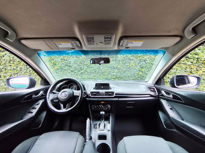 Mazda Mazda 3i Modelo 2015 de agencia
