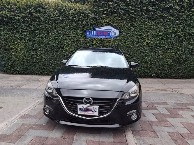 Mazda Mazda 3i Modelo 2015 de agencia