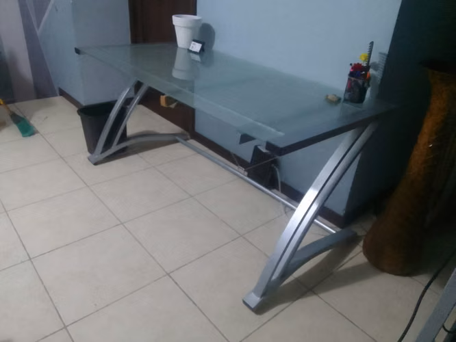 OFFICE DESK WITH TEMPERED GLASS
