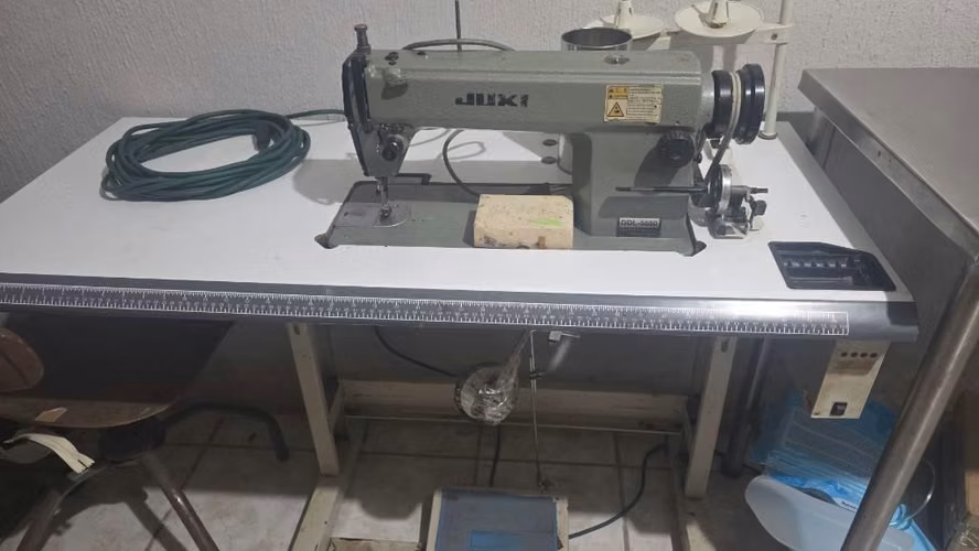 Maquina Plana marca Juki