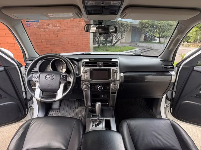 Toyota 4Runner año 2019 de agencia