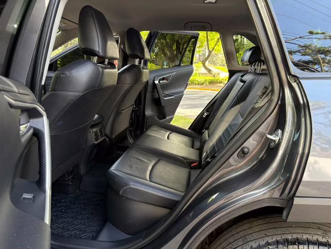 Toyota RAV4 Hibrid año 2021 de agencia