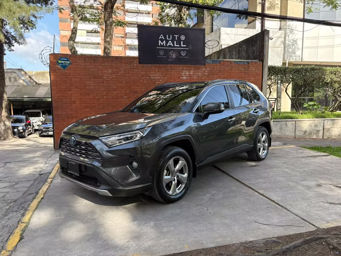Toyota RAV4 Hibrid año 2021 de agencia